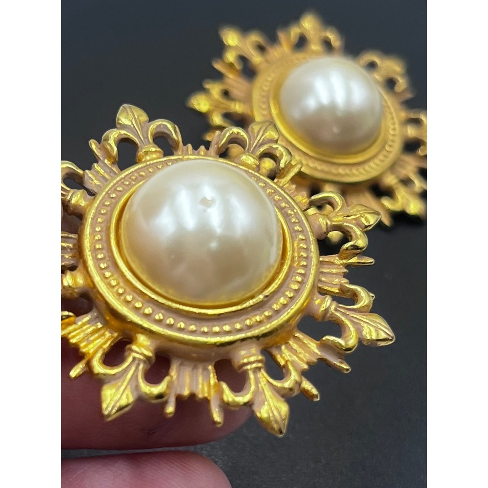 Ben-Amun Vintage Faux Pearl l fleur-de-lis Clip On Statement Earrings - Picture 4 of 14